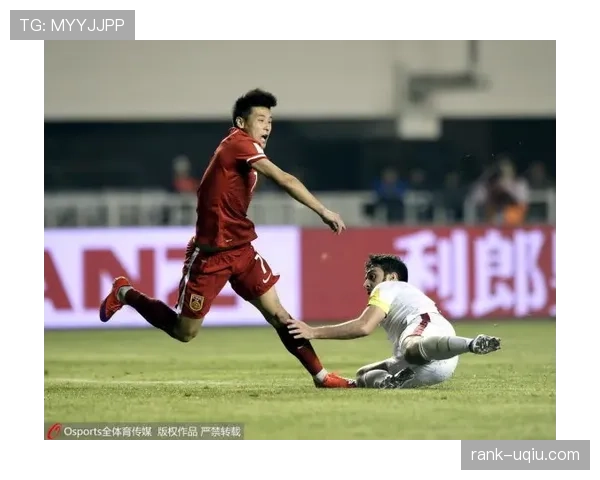 铲球判罚：触球先后与铲到人决定犯规的关键标准